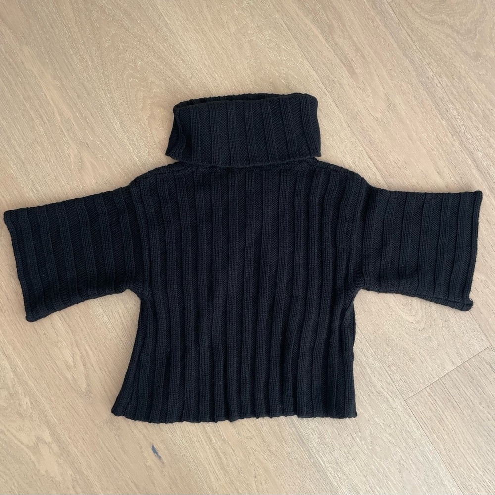 Bebe turtleneck slit back cropped black sweater size small
